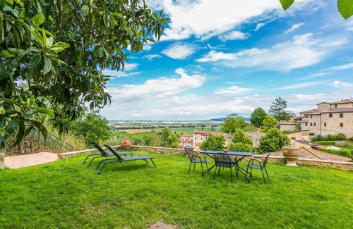 Stigliano Apartment | Nice apartment for 4 guests with WIFI, TV, patio, pets allowed, panoramic view and parking