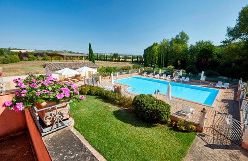 San Brizio Apartment | Nice apartment for 4 people with pool, WIFI, TV, balcony and pets allowed, close to Spoleto