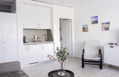 Bissone Apartment | Nice apartment for 4 people with A/C, WIFI, pool, TV, balcony, panoramic view and parking