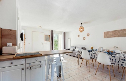 Cogolin Apartment | Nice apartment for 4 people with WIFI, A/C, pool, TV, patio, pets allowed and panoramic view