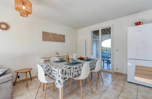 Cogolin Apartment | Nice apartment for 4 people with WIFI, A/C, pool, TV, patio, pets allowed and panoramic view