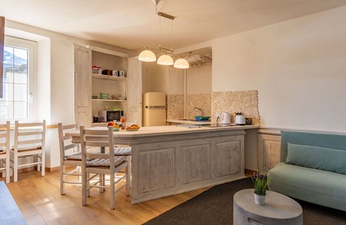 Trezzone Apartment | Nice apartment for 4 people with WIFI, A/C, TV and patio