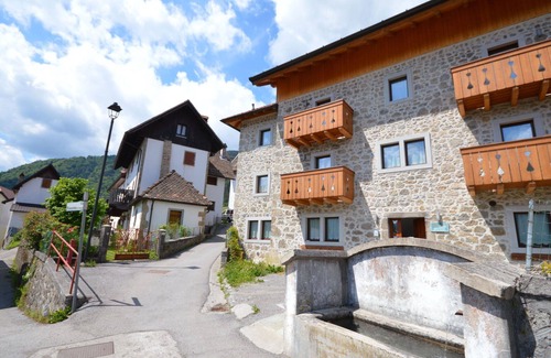 Ovaro Apartment | Nice apartment for 4 people with WIFI, TV, patio and pets allowed