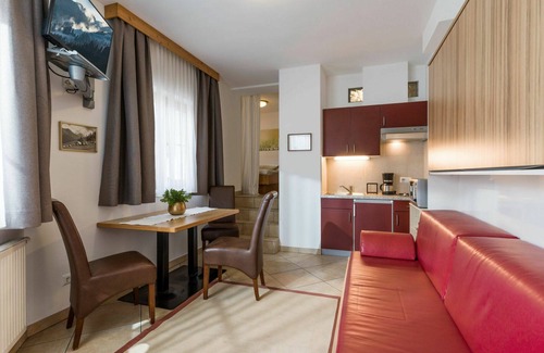 Stummerberg Apartment | Nice apartment for 4 people with pool, WIFI, TV, balcony and pets allowed