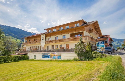 Stummerberg Apartment | Nice apartment for 4 people with pool, WIFI, TV, balcony and pets allowed
