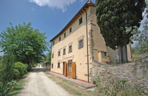 San Casciano in Val di Pesa Apartment | Nice apartment for 4 people with WIFI, pool and TV, close to Florence