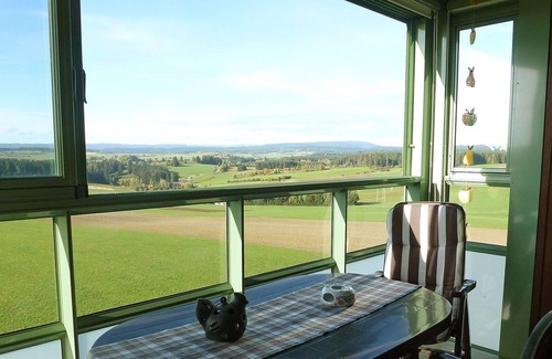 Loffingen Apartment | Nice apartment for 5 guests with pool, WIFI, TV, balcony and parking