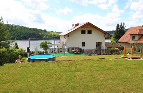 Zupanovice Apartment | Nice apartment for 5 guests with WIFI, pool, TV, patio and pets allowed