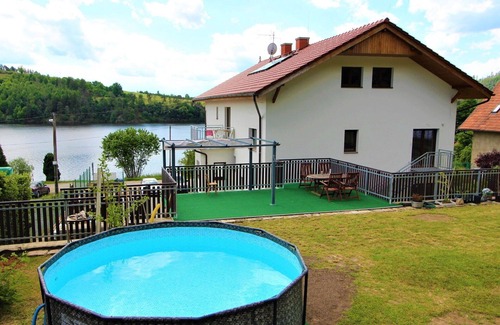 Zupanovice Apartment | Nice apartment for 5 guests with WIFI, pool, TV, patio and pets allowed