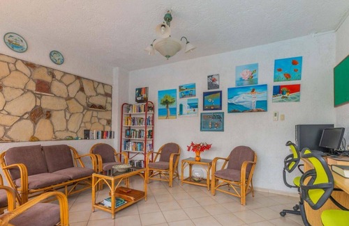 Mirtos Apartment | Nice apartment for 5 people with pool, WIFI, A/C, hot tub, TV, terrace and parking