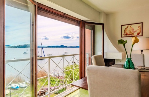 Monvalle Apartment | Nice apartment for 5 guests with WIFI, pool, TV, balcony, pets allowed and parking