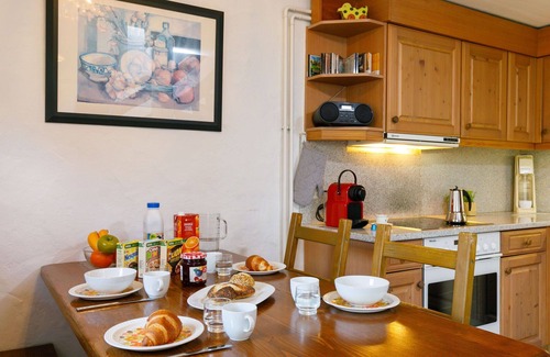 Sonvico Apartment | Nice apartment for 5 people with pool, WIFI, TV, patio, pets allowed and panoramic view