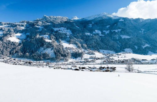 Schwendau Apartment | Nice apartment for 6 guests with WIFI, TV, balcony, pets allowed and parking