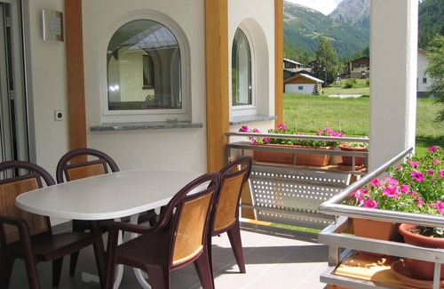 Saas-Fee Apartment | Nice apartment for 6 people with WIFI, TV, balcony, pets allowed, panoramic view and parking