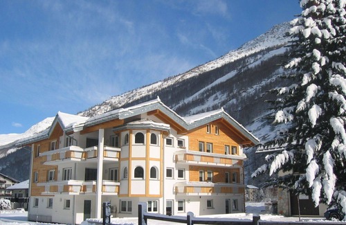 Saas-Fee Apartment | Nice apartment for 6 people with WIFI, TV, balcony, pets allowed, panoramic view and parking