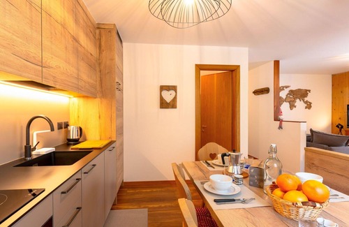 Penia Apartment | Nice apartment for 6 guests with WIFI, TV, patio, pets allowed and parking