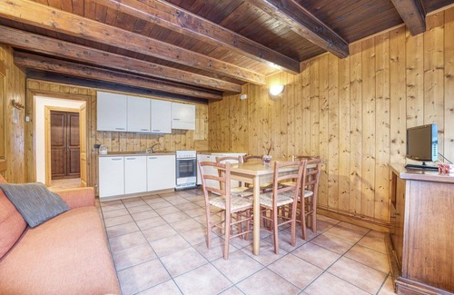 Macugnaga Apartment | Nice apartment for 6 guests with TV, balcony, pets allowed and panoramic view