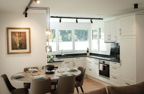 Taesch Apartment | Nice apartment for 6 guests with WIFI, TV, balcony and parking
