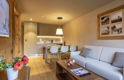 Zinal Apartment | Nice apartment for 6 guests with WIFI, TV, balcony, pets allowed and parking