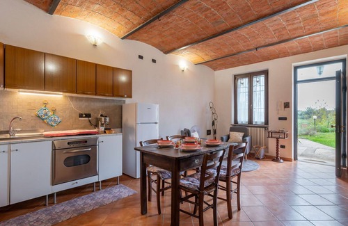 Calliano Apartment | Nice apartment for 6 people with WIFI, patio, pets allowed and panoramic view