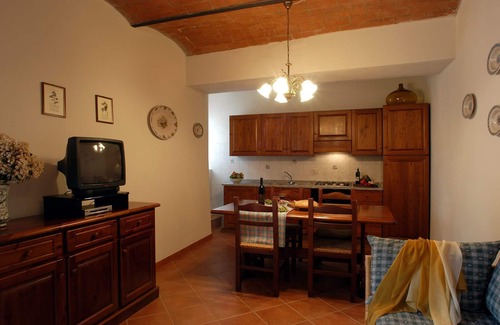 Montaione Apartment | Nice apartment for 6 people with A/C, WIFI, pool, TV and pets allowed, close to San Gimignano