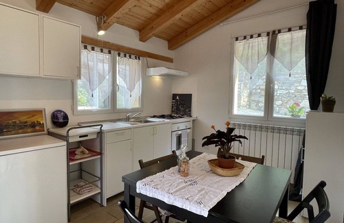 Pantasina Apartment | Nice apartment for 6 people with pool, TV, terrace, pets allowed and panoramic view