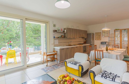 Pineto Apartment | Nice apartment for 6 people with WIFI, TV, terrace, pets allowed and panoramic view