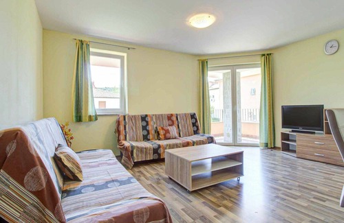 Izola Apartment | Nice apartment for 6 people with WIFI, A/C, TV and balcony