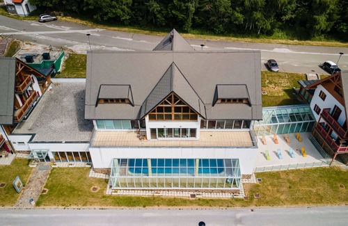 Hocko Pohorje Apartment | Nice apartment for 7 guests with WIFI, pool, TV, balcony, pets allowed and panoramic view