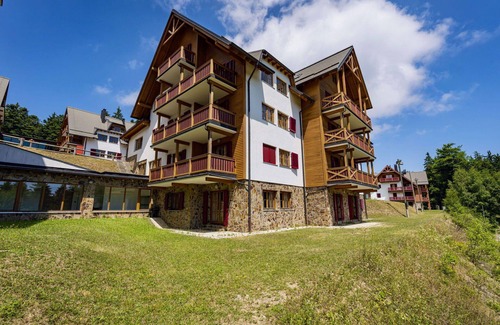Hocko Pohorje Apartment | Nice apartment for 7 guests with WIFI, pool, TV, balcony, pets allowed and panoramic view