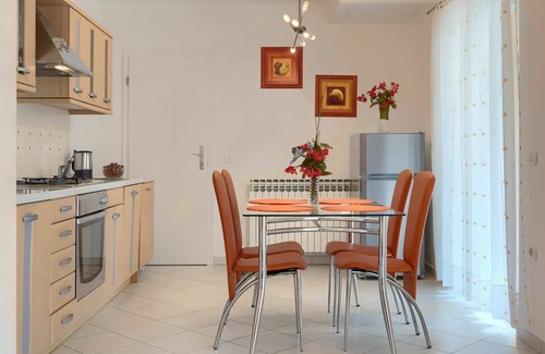 Debeljuhi Apartment | Nice apartment for 8 people with pool, A/C, WIFI, TV and terrace