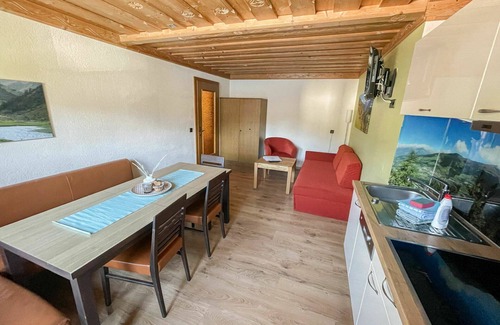 Prutz Apartment | Nice apartment for 6 guests with WIFI, TV, terrace, pets allowed and parking