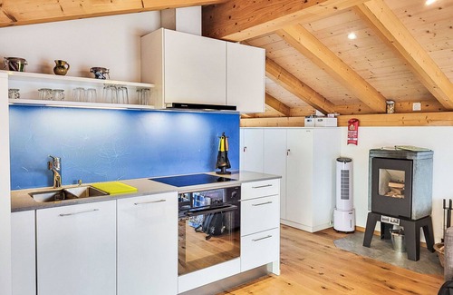 Porto Ronco Apartment | Nice apartment for 4 people with WIFI, TV, balcony, pets allowed and panoramic view