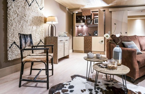 Tignes Apartment | Nice apartment for 4 people with pool, WIFI, TV, pets allowed and parking