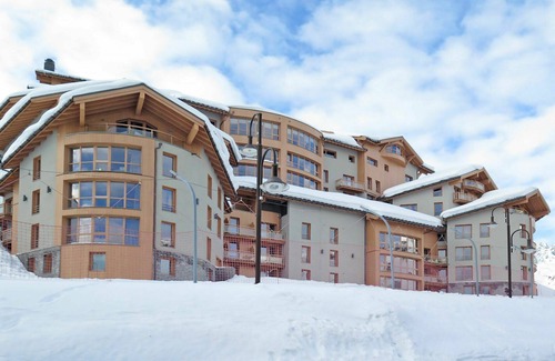 Tignes Apartment | Nice apartment for 4 people with pool, WIFI, TV, pets allowed and parking