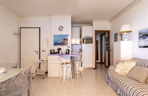 Ospedaletti Apartment | Nice apartment for 4 guests with A/C, WIFI, pool, terrace, pets allowed and parking