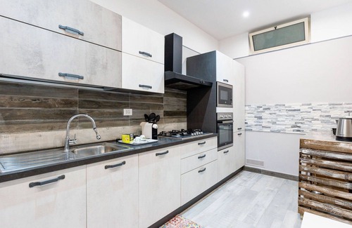 Ospedaletti Apartment | Nice apartment for 4 people with WIFI, TV, terrace, pets allowed, panoramic view and parking