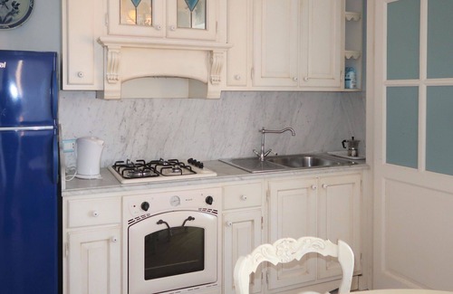 Riva Ligure Apartment | Nice apartment for 4 people with WIFI, TV, balcony and parking