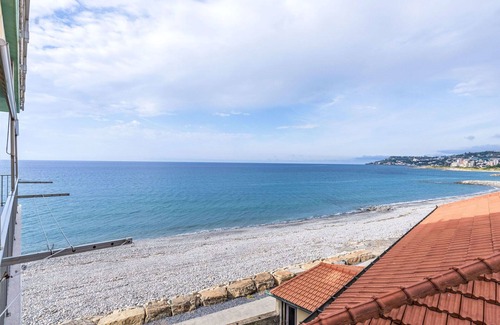 Riva Ligure Apartment | Nice apartment for 4 people with WIFI, TV, balcony and parking