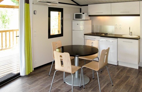 Sollies-Toucas House | Nice apartment in villa for 6 people with WIFI, pool, A/C, TV, terrace, pets allowed and parking