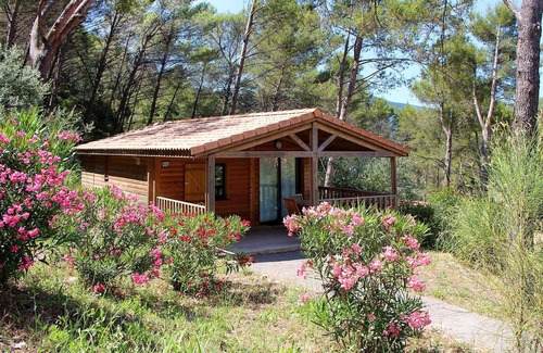 Sollies-Toucas House | Nice apartment in villa for 6 people with WIFI, pool, A/C, TV, terrace, pets allowed and parking