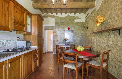 Monteriggioni Villa | Nice apartment in villa for 5 guests with WIFI, pool, TV, patio and pets allowed