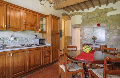 Monteriggioni Villa | Nice apartment in villa for 5 guests with WIFI, pool, TV, patio and pets allowed
