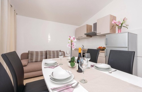 Biograd na Moru Apartment | Nice apartment in Biograd with WiFi
