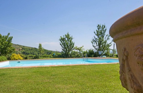 Fornello Villa | Nice apartment in villa for 4 people with WIFI, A/C, pool, TV and parking