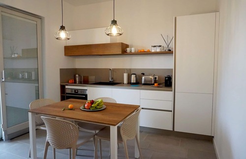 Laureto Villa | Nice apartment in villa for 4 guests with WIFI, hot tub, A/C, TV and veranda, close to Alberobello