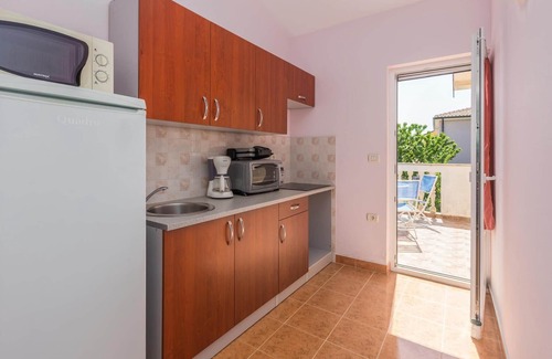 Kastel Apartment | Nice apartment in Kastel with kitchen