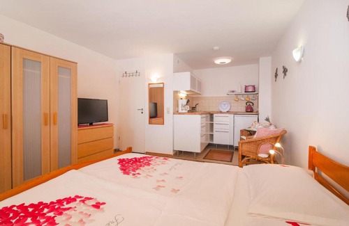 Pisak Apartment | Nice Apartment In Pisak With House Sea View