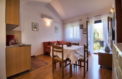 Borik Apartment | Nice apartment in Rovinj-Borik for 2-4 people 200 m from the beach