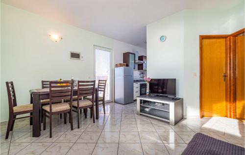 Rtina Apartment | Nice Apartment In Rtina With Wifi